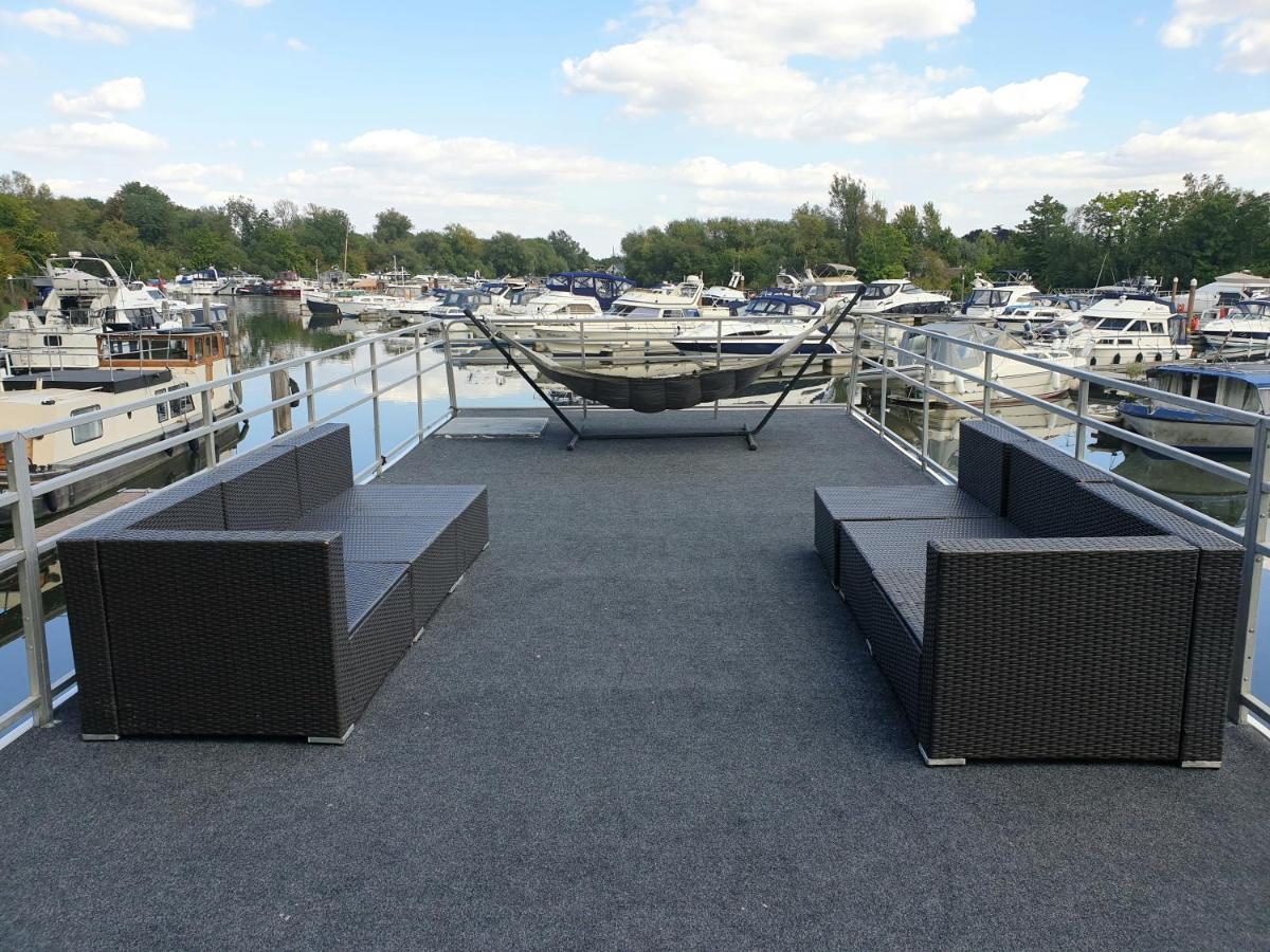 Bluebird House-Boat Hotel East Molesey Exterior photo