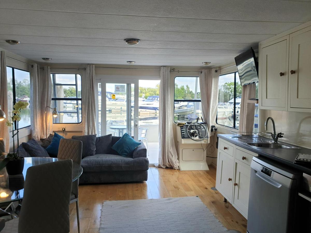 Bluebird House-Boat Hotel East Molesey Exterior photo